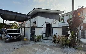 Studio Teratak Alisha Permatang Pauh